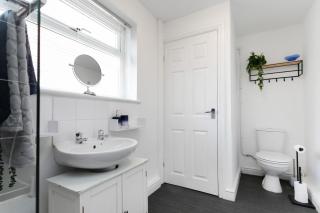 Two Bedroom House By Littlepiggyrentals Short Lets & Serviced Accommodation Chesterfield Central With Free Parking - Chesterfield - 7