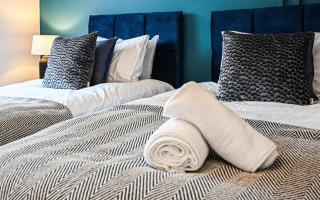 4 Bedroom House By Littlepiggyrentals Short Lets & Serviced Accommodation Gloucester With Free Wi-Fi - Churchdown - 7
