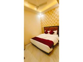 HOTEL Prakash Near Kashi Vishwanath & Assi Ghat Temple free wifi & Parking - Varanasi - 1