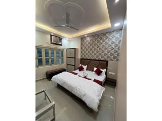HOTEL Prakash Residency Fully Air Conditioning Rooms Near Kashi Vishwanath Temple With Free wifi & Parking - 2