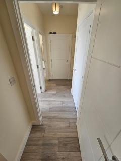 Modern London Village 2-bed Flat in Cheam just 40 mins to London Central Central - 7