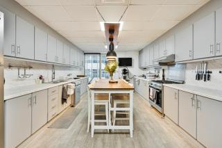 Spacious 2 BR With Pool, Gym and Kid's Playground - 7