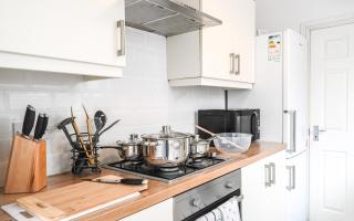 4 Bedroom House By Littlepiggyrentals Short Lets & Serviced Accommodation Luton With Superfast WiFi - Luton - 6