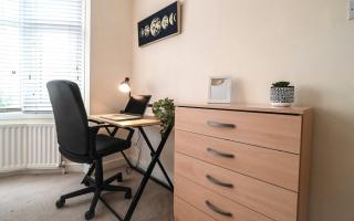 4 Bedroom House By Littlepiggyrentals Short Lets & Serviced Accommodation Luton With Superfast WiFi - Luton - 4