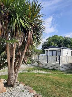 Luxury 6 berth caravan full decking - 0