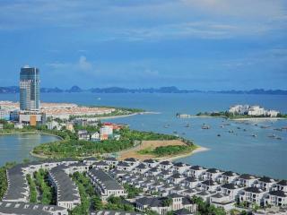 Bay View Halong Homestay Panoramic Bay View Luxury Apartment - Hạ Long - 1