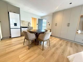 Trendy Sea Point Studio - 8