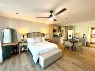 Trendy Sea Point Studio - 7
