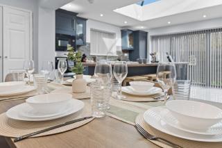 Large 4BR Leicester House, Modern, Sleeps 10, M1&M69, Garden, Fast WiFi, Free Secure Parking, Long Stay & Contractors Welcome - Leicester - 4