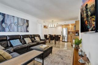 Beach Condo with Resort Perks, Pools, Fitness Center, and a Relaxing Bathtub 916 - Miami Beach - 0