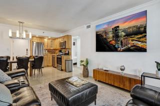 Beach Condo with Resort Perks, Pools, Fitness Center, and a Relaxing Bathtub 916 - Miami Beach - 6