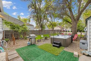 Bo's Rusty Western Central Home with Hot Tub and Sauna - Billings - 8