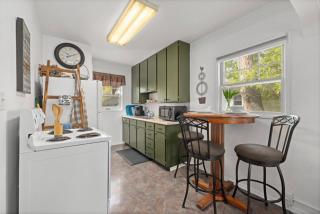 Bo's Rusty Western Central Home with Hot Tub and Sauna - Billings - 3