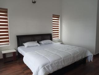 Roneys Villa - - 9