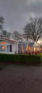 Chalet-Urlaubsglück am See - Lathum - 0