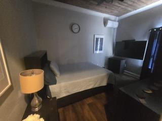 Charming 2-bedroom house in awesome Houston with AC, WiFi - Houston - 5