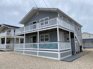 Newly Renovated Duplex Located On The Ocean Block In The Heart Of Surf City, - Surf City - 0