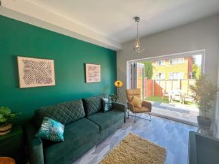 Modern Two Bed House With EV Off Road Parking - 8
