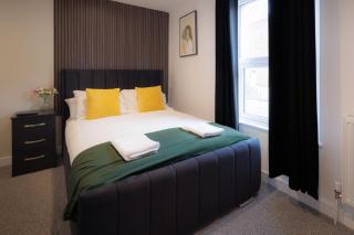 4 Bedroom, Sleeps 8, 3 Bathroom, Hot Tub, WiFi, Smart TVs in Each Room 3 min walk to KINGSHOLM Stadium - Gloucester - 9