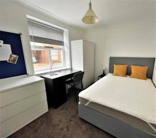 HouseSleeps10-Garden-Parking-Family&ContractorsOK - Colchester - 2