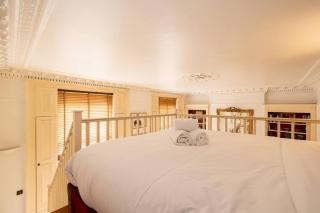 Large Studio With Mezzanine Bed - Londra - 2