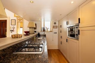 Large Studio With Mezzanine Bed - Londra - 8