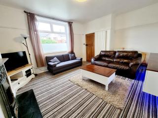Free Parking House in Middleton by City SuperHost - Manchester - 0