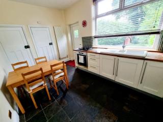 Free Parking House in Middleton by City SuperHost - Manchester - 6