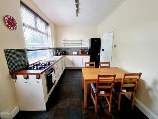 Free Parking House in Middleton by City SuperHost - Manchester - 7