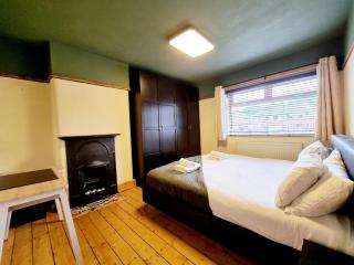 Free Parking House in Middleton by City SuperHost - Manchester - 3