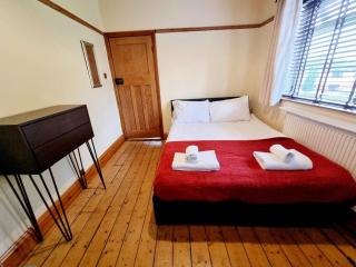 Free Parking House in Middleton by City SuperHost - Manchester - 2