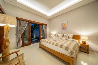 Private Pool, Perfect Location -Your Exclusive 3-Bedroom Villa in Canggu -Book Now! - Kerobokan - 5