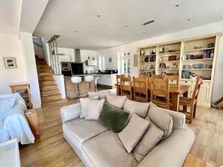 La Maison Rose at Lyvet Port is a beautiful Pet Friendly Riverside Gite close to Dinan Sleeps 6 - La Vicomté-sur-Rance - 5