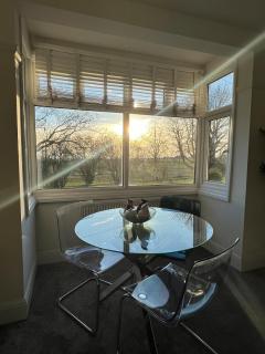 Salvation View 2 Bed Apartment - Hadleigh - 0