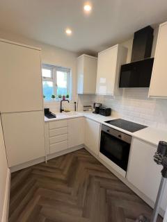 Salvation View 2 Bed Apartment - Hadleigh - 8