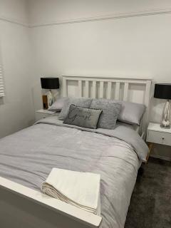 Salvation View 2 Bed Apartment - Hadleigh - 7