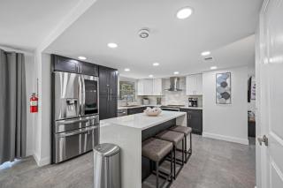 Luxury Retreat: Pool Games Basketball More - Largo - 7
