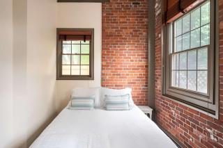 Jennifer's Riverfront Foundry Apartment Downtown - Providence - 2