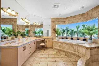 Spacious home wprivate pool game room - 3