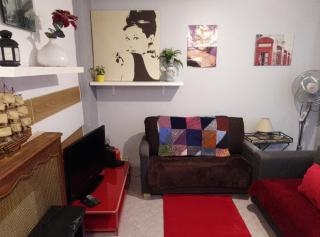 GuestHouse Familial pour 1 à 5 personnes de 42m2 accessible handic - Rez de Chaussée-Vues sur Rue et Patio Privé - Séjour,Chambre séparée,Cuisine,Salle de Bain,Lit double et 2 Canapé-lit - Entrée de la Rue Berzélius-5 minutes du Métro Brochant-Ligne13 - Parijs - 0