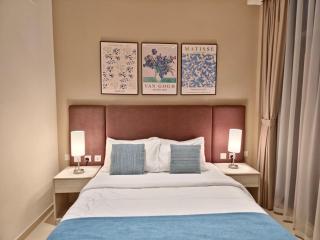 The Palm Hideaway Chic Apartment with Rooftop Vibes Managed by SunnyHomes - 0