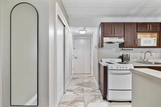 Chic New York Studio with Kitchen - Hyde Park - 5