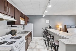 Chic New York Studio with Kitchen - 8