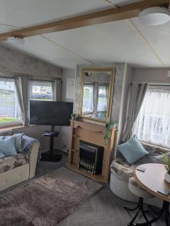 E16 Millfields 6 berth caravan MAX 4 ADULTS Bob family's only and lead person must be over 30 - Ingoldmells - 4