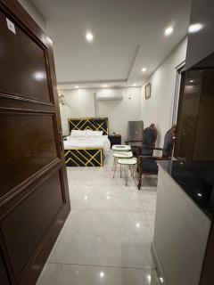 Two Bed Room Cozy Luxury Apartments - Lahore - 9