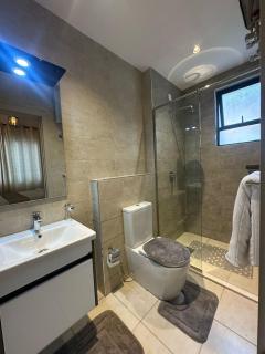 Luxury 2 Bedroom apartment with Sauna, steam, pool, gym and gaming room - Nairobi - 3