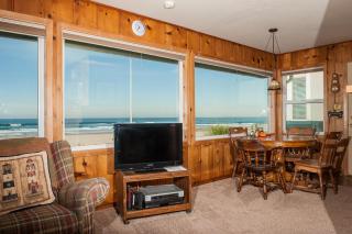 Beach Bungalow - Roads End - 7