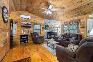 Cute Sun and Fun Cabin Hot Tub - Pet friendly - Blue Ridge - 4