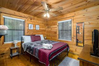 Cute Sun and Fun Cabin Hot Tub - Pet friendly - Blue Ridge - 1