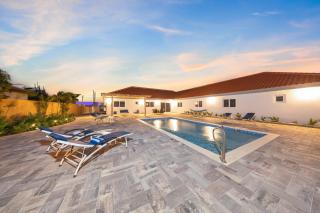 Modern Salia Cerca Retreat Pool & Bbq - Noord - 8